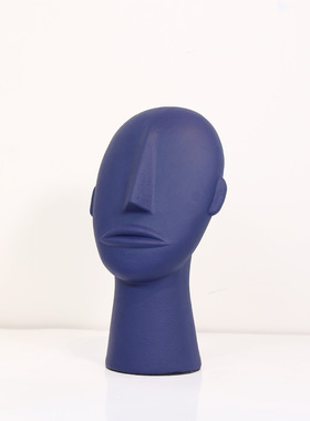 现代轻奢克莱因蓝人脸觉醒者人物雕塑树脂工艺品样板间玄关柜摆件