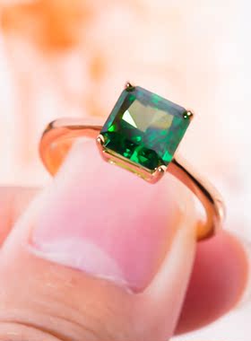 进口D色莫桑石公主方绿宝石戒指
