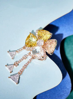 彩色精致三角形耳坠镶嵌莫桑钻