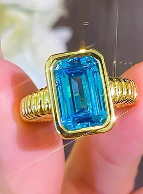 D色莫桑石奢华托帕蓝钻戒指