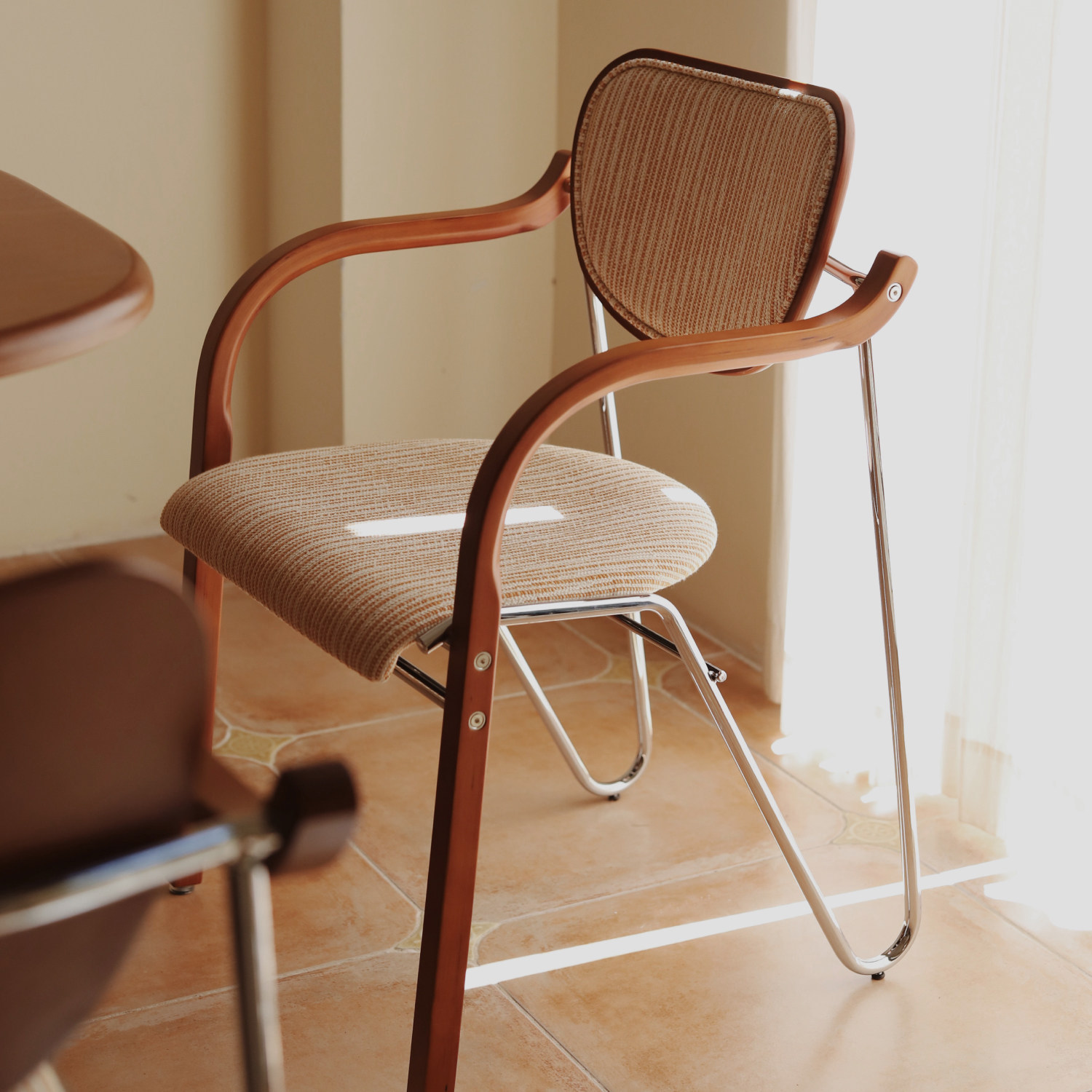 中古风包豪斯餐椅家用扶手椅靠背轻奢高级感设计师复古风餐桌椅子