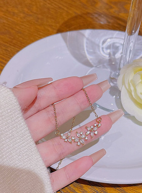 超闪锆石花瓣钛钢项链不掉色女夏季轻奢高级感吊坠简约网红锁骨链