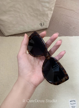 CuteDouu 随性琥珀 大框高级老钱风墨镜UV400防紫外线显脸小墨镜