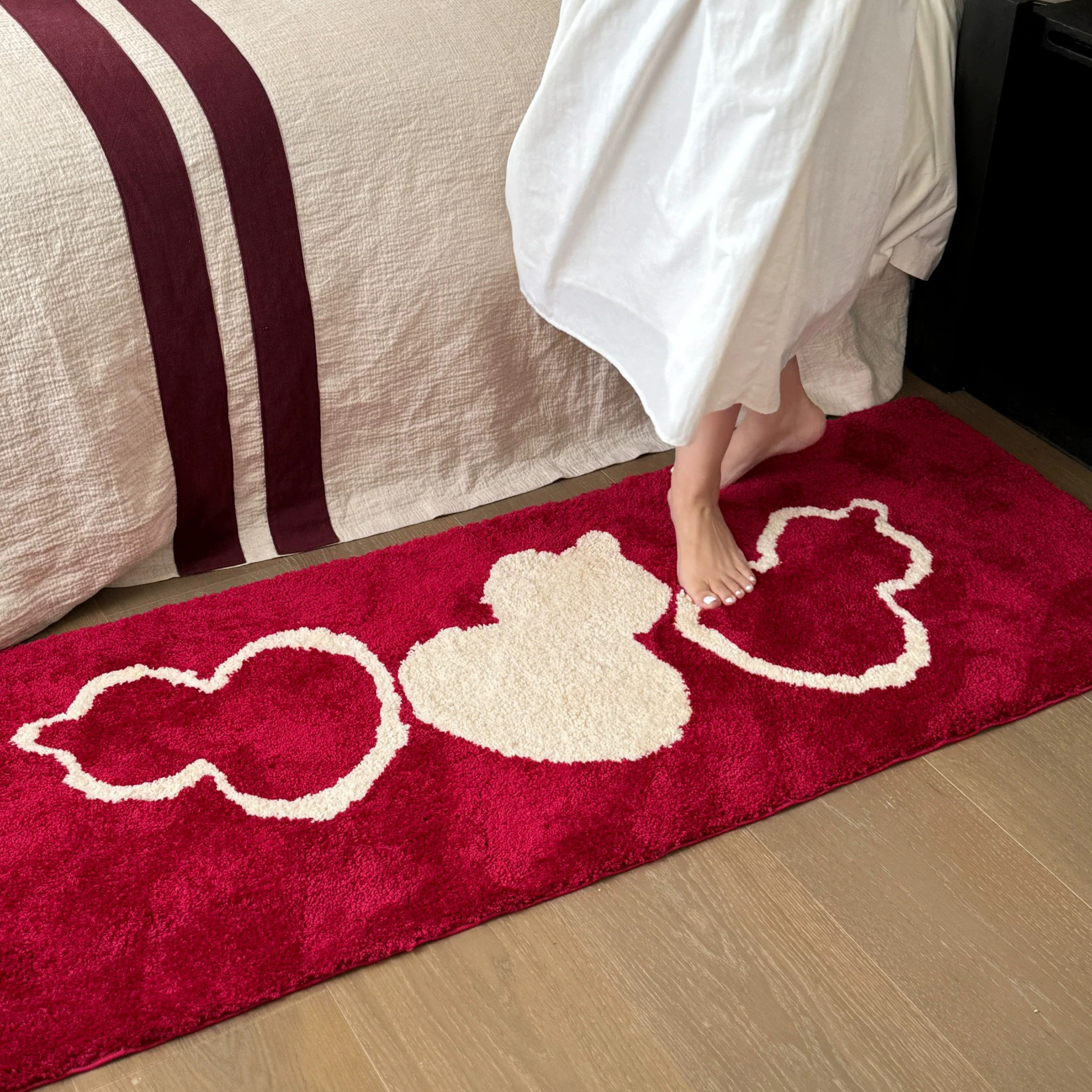 红色床边地毯高级感长条卧室结婚2026新款毛绒加厚防滑可水洗地垫,淘宝优惠券,粉丝福利购,淘宝优惠卷