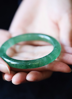 见欢喜绿草莓晶饰品东陵玉手镯