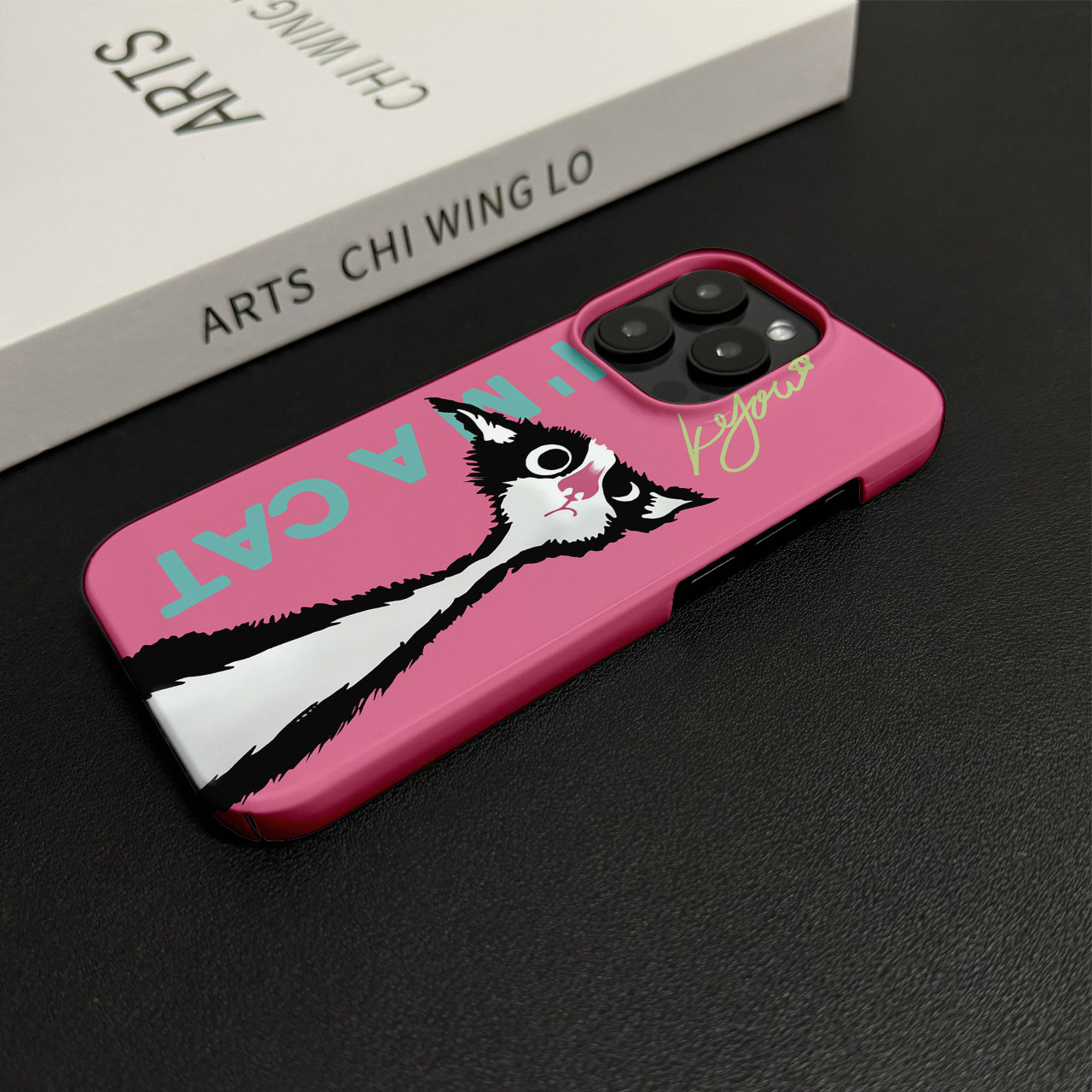 英文骨感猫咪适用苹果17promax华为mate70Pro手机壳iPhone16新款小米15红米k80硬壳OPPOReno13爆款菲林软壳
