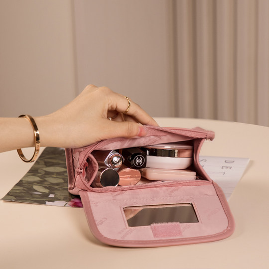 化妆包女新款便携高级感闭合式旅行化妆收纳包化妆品迷你随身小包