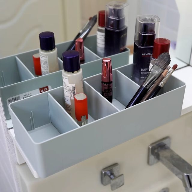 Xiancai flagship store plastic desktop partition box