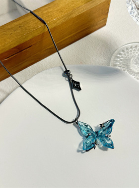 清冷感碎冰蓝蝴蝶吊坠项链女 甜酷高级感锁骨链 小众设计颈链配饰