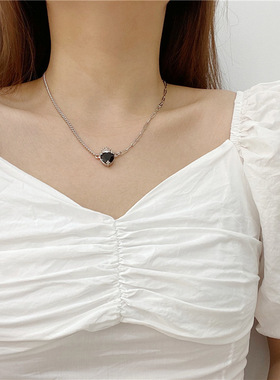 韩国东大门同款项链 ins黑色桃心小猫吊坠圆牌双层钛钢简约毛衣链