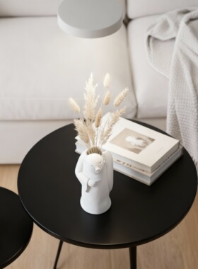 北欧高级感树脂人像花瓶摆件