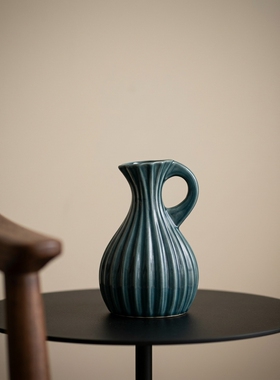 北欧风竖条纹陶瓷花瓶单耳桌面