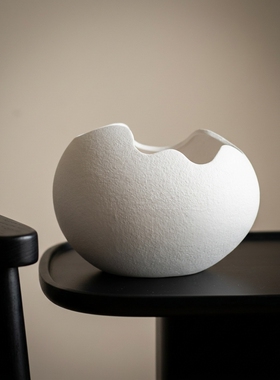 极简白色陶瓷波浪花瓶摆件