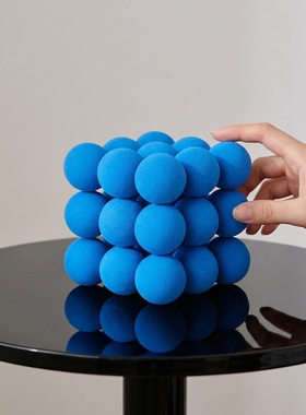 蓝色现代简约手工球体堆叠摆件
