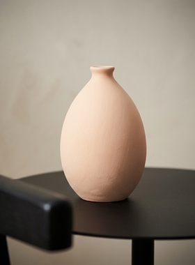 简约椭圆奶白陶瓷小花瓶