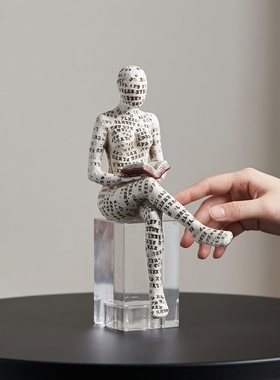 创意字母印花玻璃人物雕塑摆件