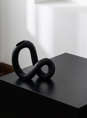 现代简约黑色几何抽象摆件