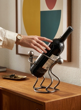 创意人物造型金属红酒架摆件