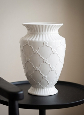 白色陶瓷复古几何纹花瓶摆件