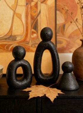 黑色陶瓷抽象人物客厅摆件