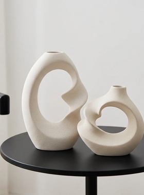 现代简约抽象镂空装饰摆件