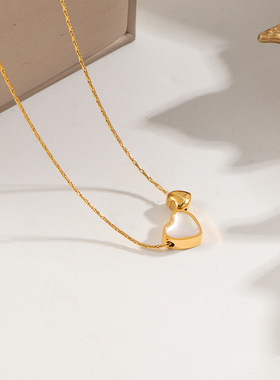法式轻奢白贝壳双爱心钛钢项链女极简风不对称心心相连精致锁骨链