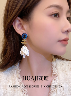花迹白花瓣气质耳环女特别设计感