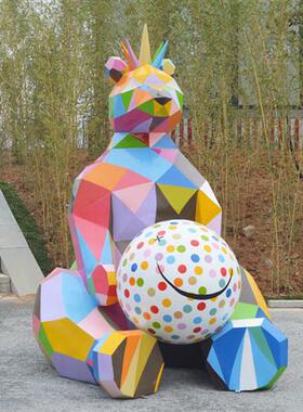 玻璃钢大型彩绘大熊雕塑小区广场公园几何梅花鹿摆件定制动物美陈