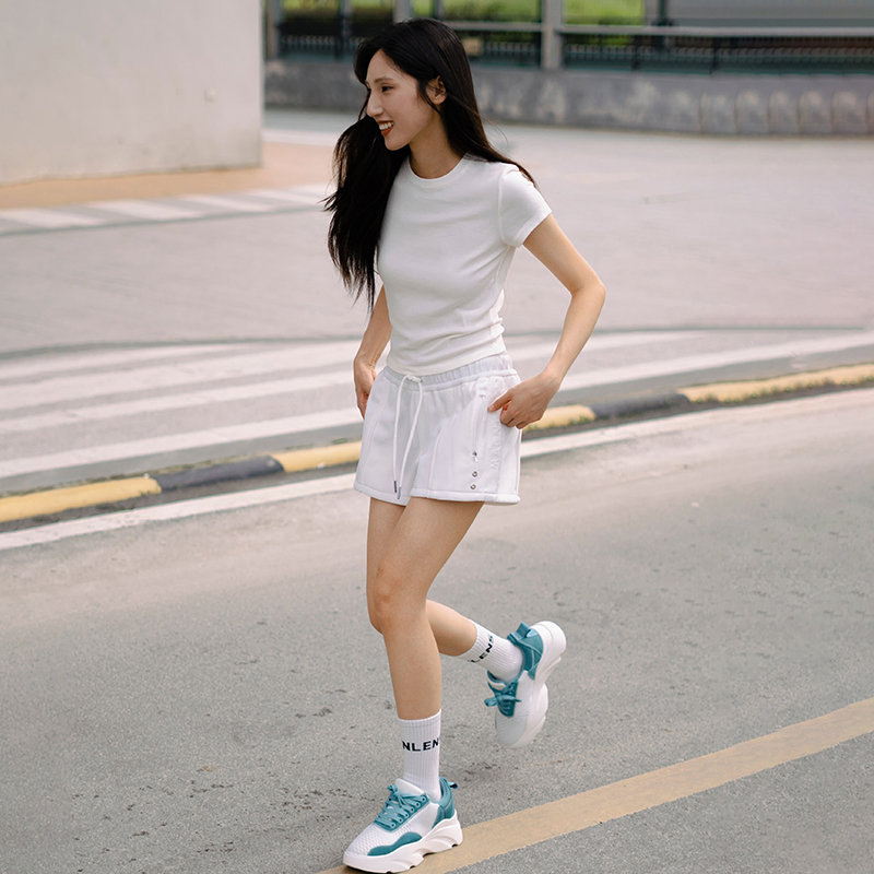 magnlens夏季新品运动短裤白色外穿跑步美式设计感小众中腰裤女 - 图1