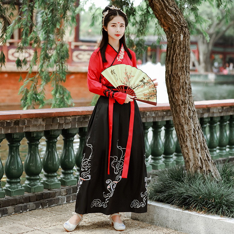  澳东秀民族服装/舞台装