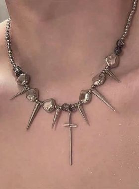 红色爱心朋克项链男亚文化y2k配饰甜酷暗黑吊坠夸张设计锁骨链女