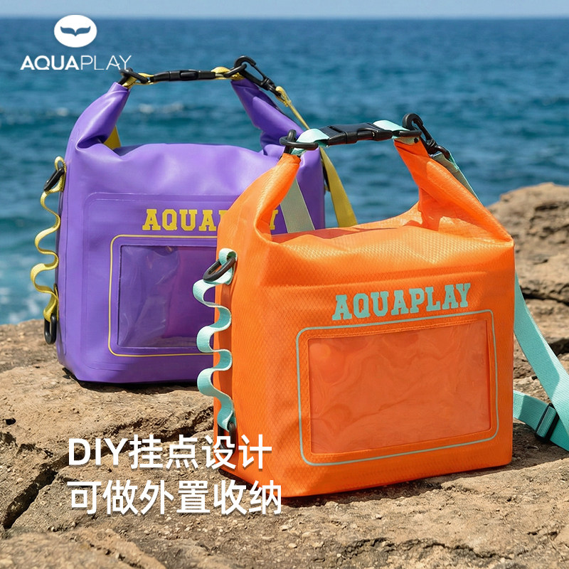 Check out my multifunctional waterproof little square bag!