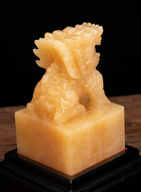 天然玉石精雕细刻寓意美好