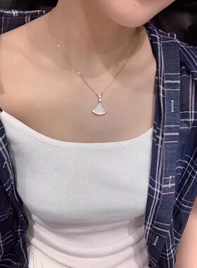 轻奢红玉髓扇形七夕小裙子项链