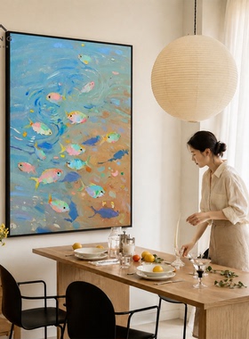 鱼群绘画展现灵动艺术家居氛围