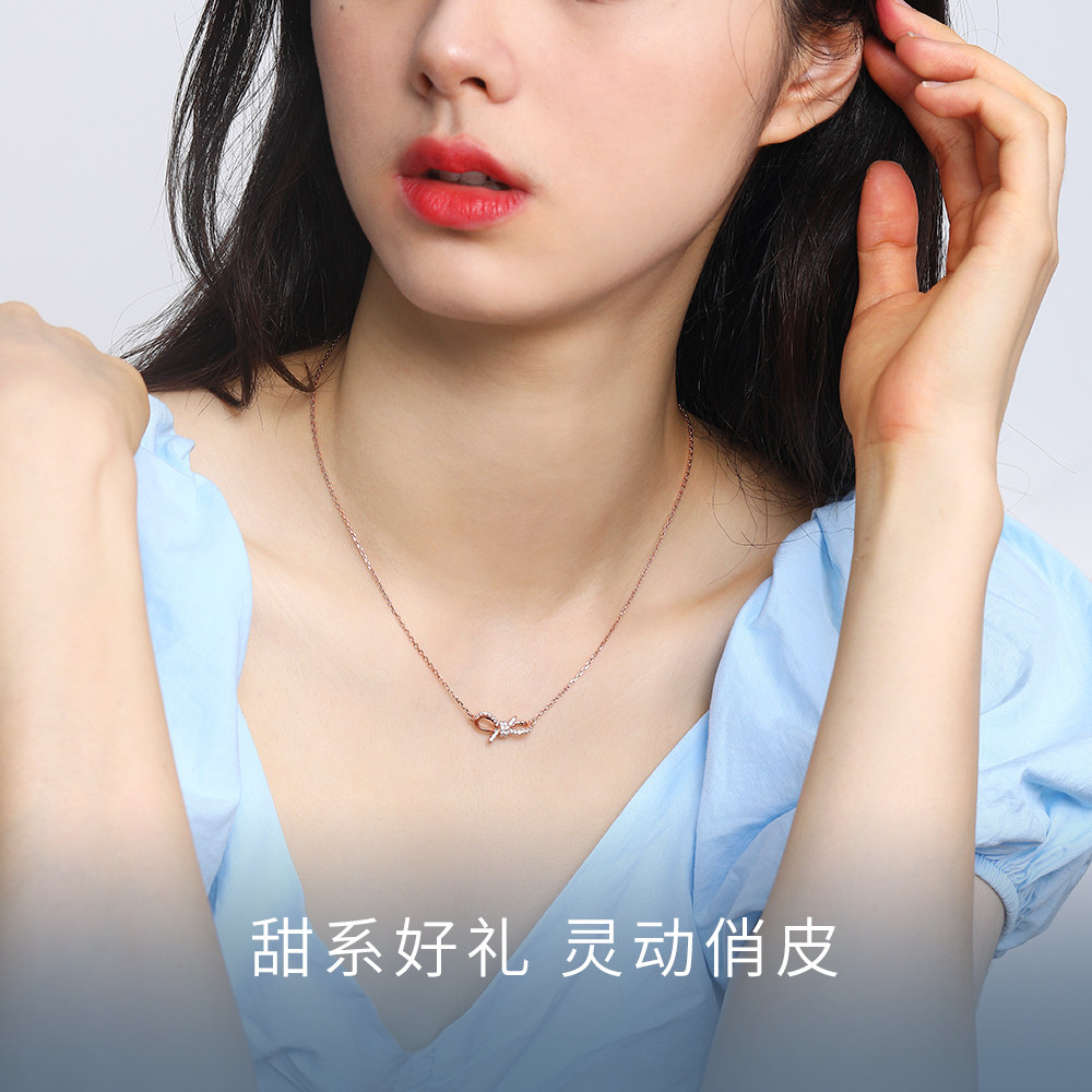 周大生蝴蝶结轻奢女生纯银锁骨链 周大生饰品项链