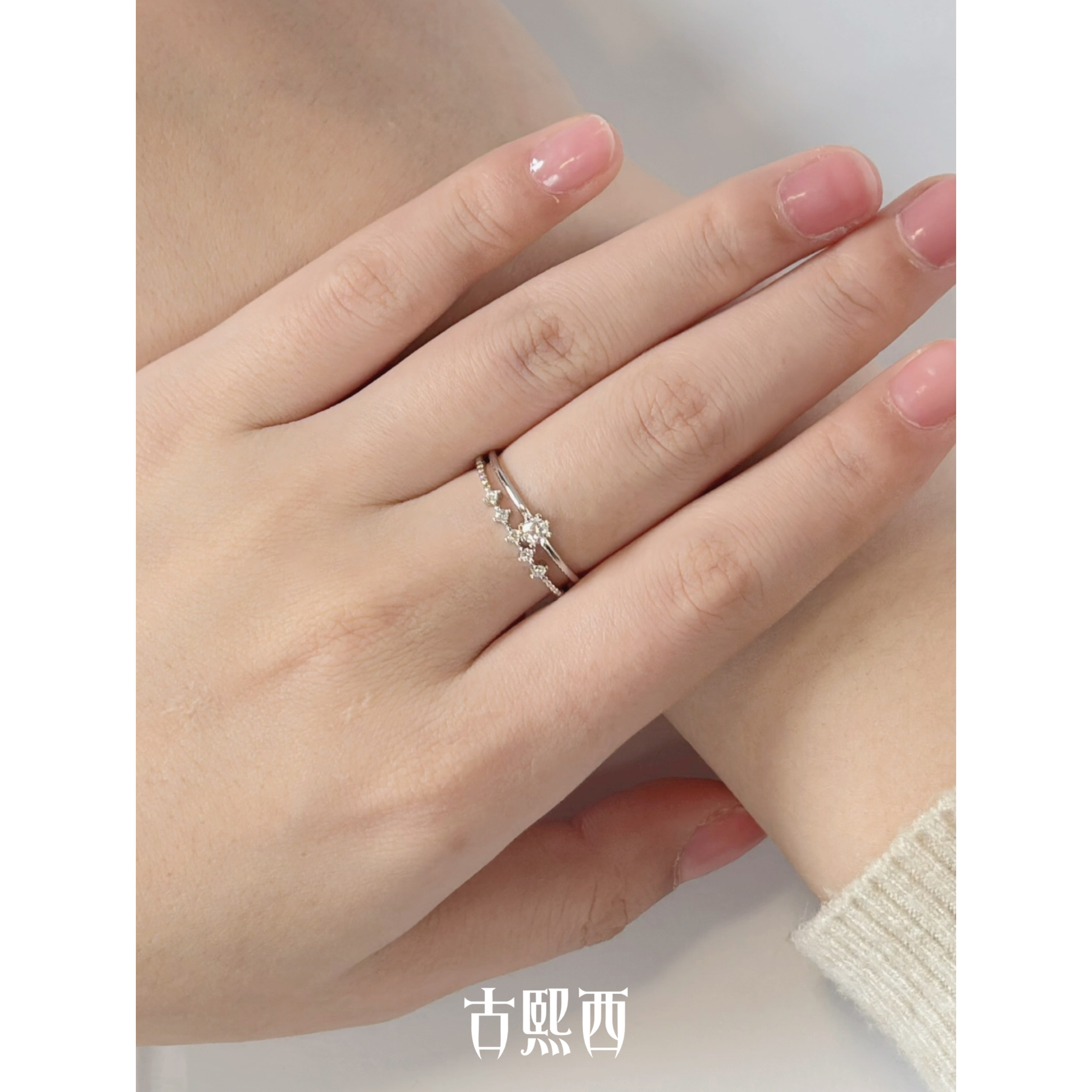 Moissanite is a simple layered design that can be worn multiple times and is gentle on the fingers.