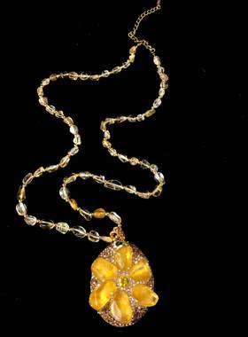 黄水晶镶嵌花瓣形状吊坠项链时尚轻奢气质百搭新款毛衣链厂家