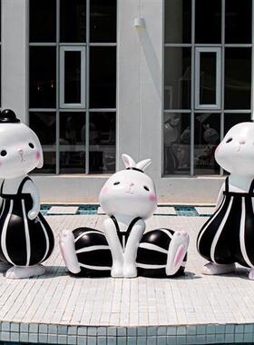 新年生肖卡通兔子玻璃钢雕塑商场庭院幼儿园可爱动物元旦吉祥摆件