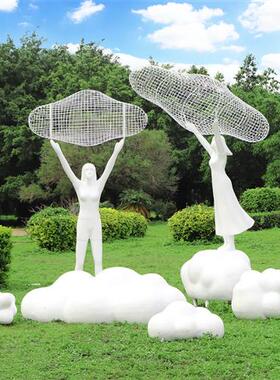 户外铁艺抽象人物雕塑图书馆不锈钢镂空云朵摆件广场公园景区装饰