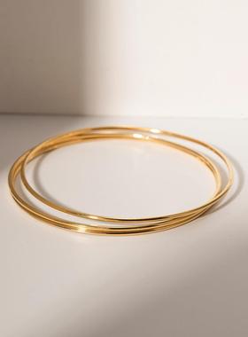 欧美百搭女简约小众跨境钛钢手饰轻奢风手镯时尚金色素圈手环