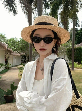 2026新款法式沙滩遮阳草帽女夏手工编织出游日常百搭宝草平顶帽子