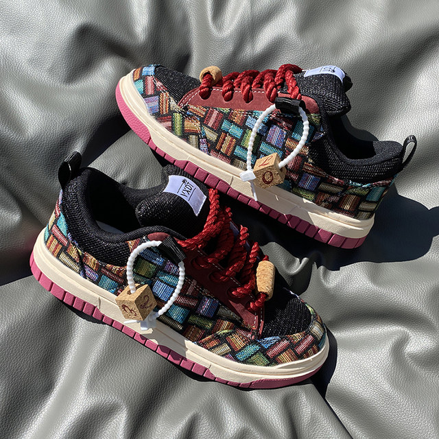 Original niche design new burgundy plaid bread shoes