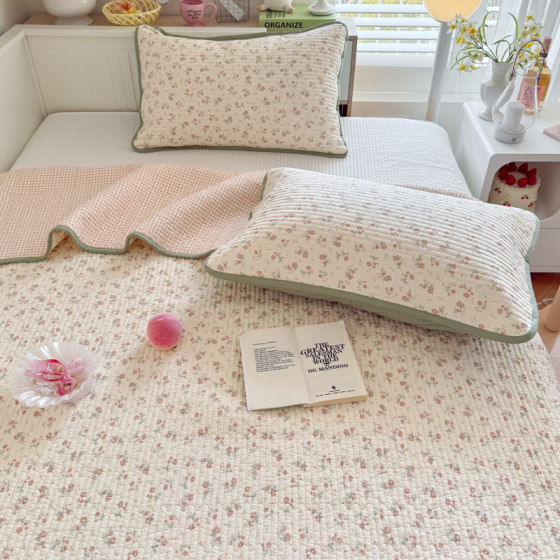 100% cotton Xinjiang cotton quilted bed cover sheet