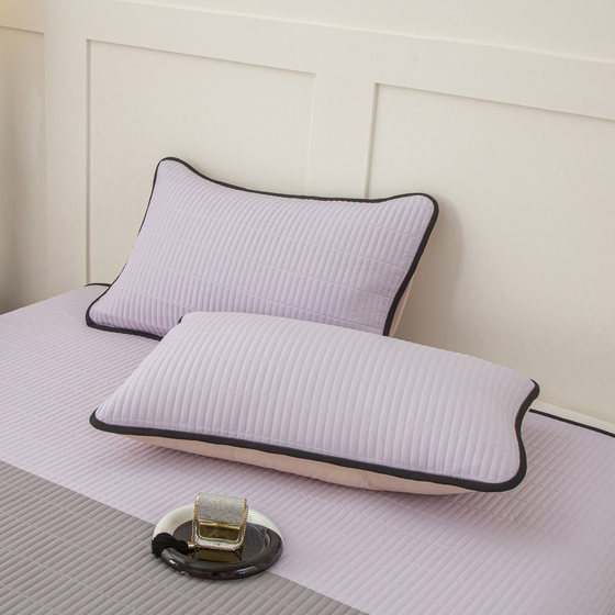 Skin-friendly quilted bed cover and thick bed sheet