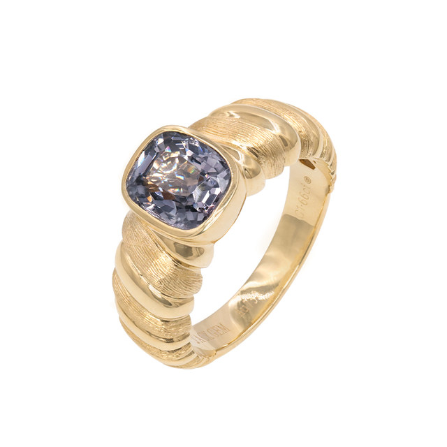 Sparkling, fashionable and versatile spinel ring!