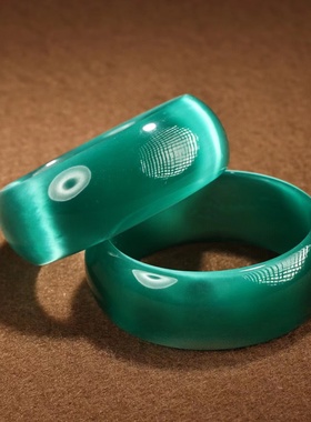 孔雀蓝手镯猫眼石带漆器盒子装