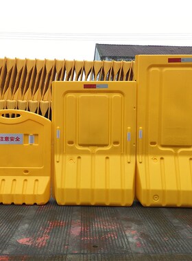 福建三孔水马塑料道公路隔离墩防撞桶市政施工围挡1.8米注水围栏