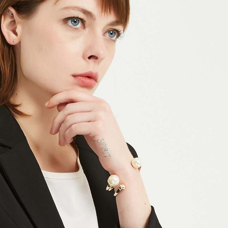 奥米迪奥开口女金简约个性同款手镯 aomidior手镯