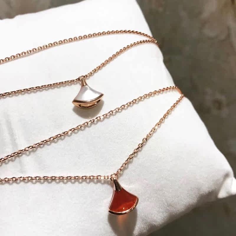 奥米迪奥白贝母红玉髓扇形新款耳钉 aomidior耳钉